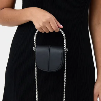 Новата компактна чанта през рамо на веригата с кожена модел чанта на едно рамо, чанта за носене на полукръгла верига, нишевая женствена чанта